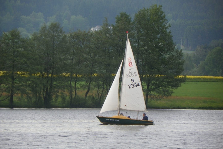 Segelboot am Weissenstädter See.