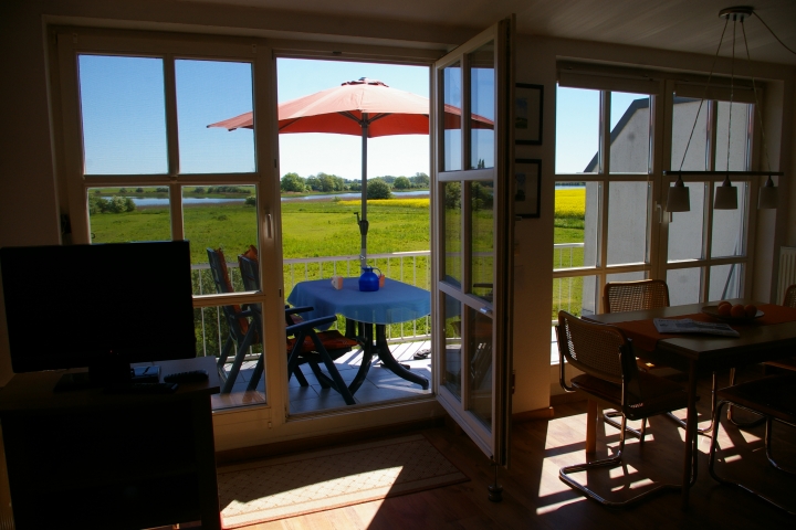 FeWo Rügen Halbinsel Zudar | Blick auf den Balkon