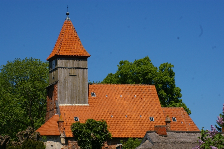 Wallfahrtskirche St. Laurentius gleich neben dem Grundstück