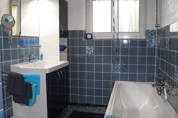 modernisiertes Badezimmer