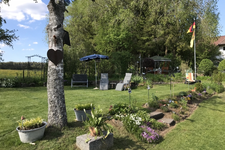 Gartenpavillon am Teich