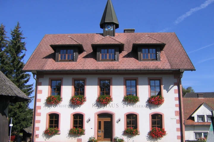 Das Rathaus mit Tourist-Info