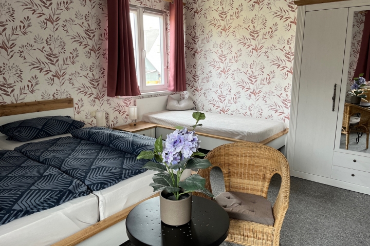 Schlafzimmer 1