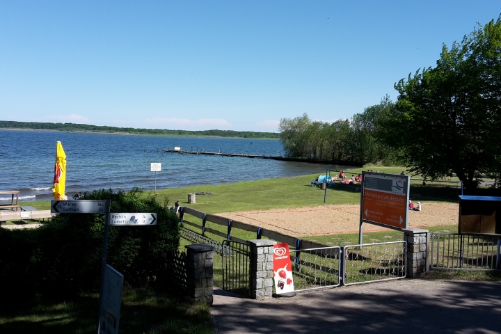 Kleines Strandbad - ca. 100m vom Haus Seestern entfernt am Müritzufer