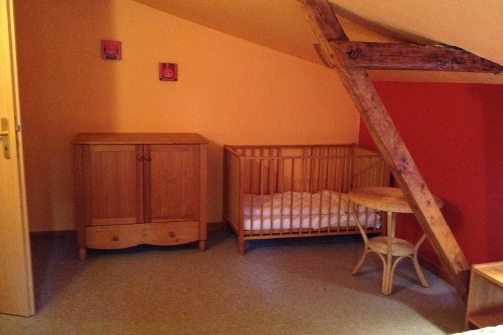 Schlafzimmer mit Babybett
