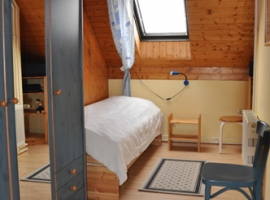 Kinderzimmer mit ausklappbarem Bett für bis zu 2 Personen