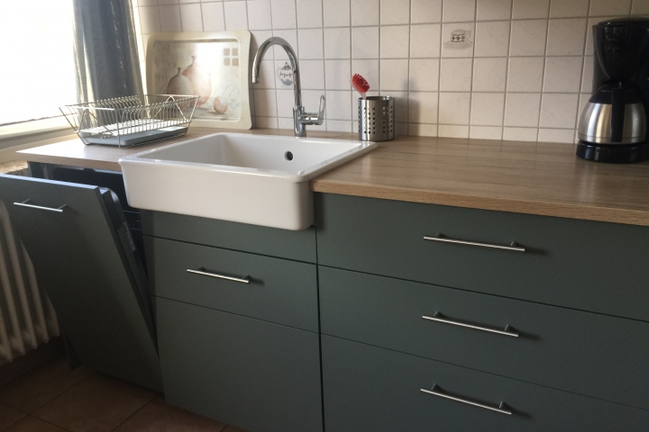 Küche mit Spülmaschine 