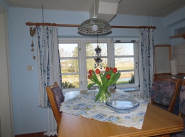 Küche mit mehr Kopfhöhe mit ausblick über den Ockholmer Koog
 neuer Fußboden und Geschirrspüler 