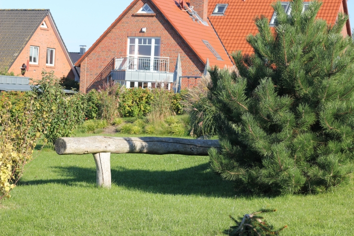 Garten mit kleinem Spielplatz