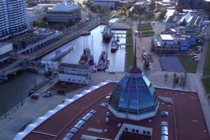 Das Schiffahrtsmuseum in Bremerhaven, die Kuppel ist vom Mediterraneo