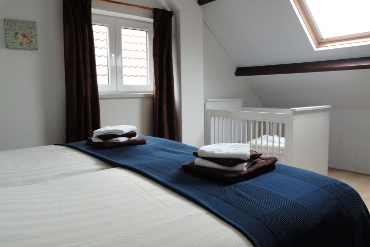 Schlafzimmer mit (Baby)Kinderbett