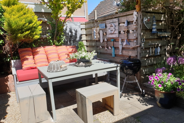 Garten mit Loungebank