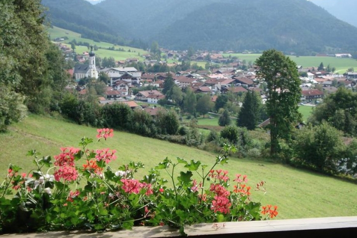 Traumhafter Ausblick vom Balkon u. nur wenige Minuten zum Zentrum