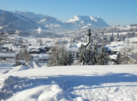 Reit im Winkl mit Kaisergebirge 