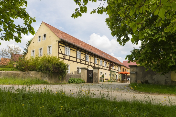 Hofansicht vom Dorfgarten aus gesehen