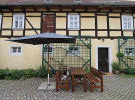 Sitzecke hinterm Haus