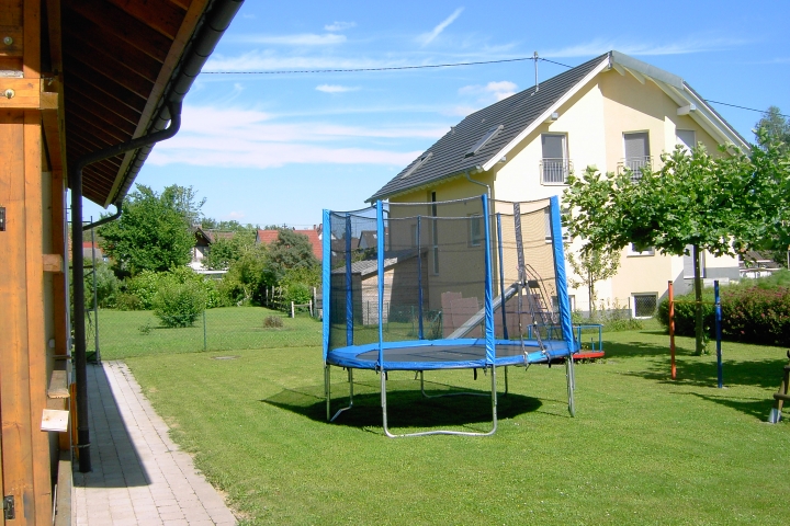 Sehr großer eigener Spielplatz direkt beim Haus
(Ideal für Familien mit Kinder)
