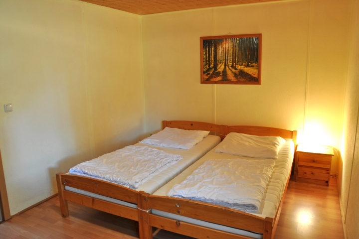 Schlafzimmer 1