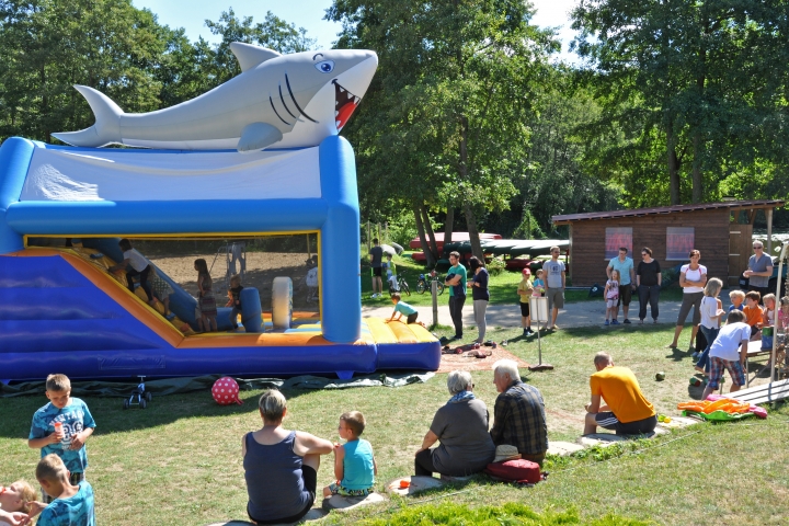 Kinderfest mit Hüpfburg