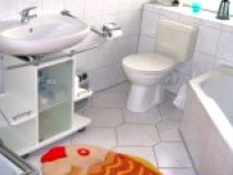 Badezimmer 1. Etage mit Dusche u. Eckbadewanne zusätzl. Toilette im Erdgeschoss