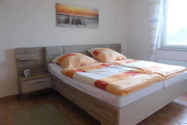 Elternschlafzimmer mit Meerblick Bild 1