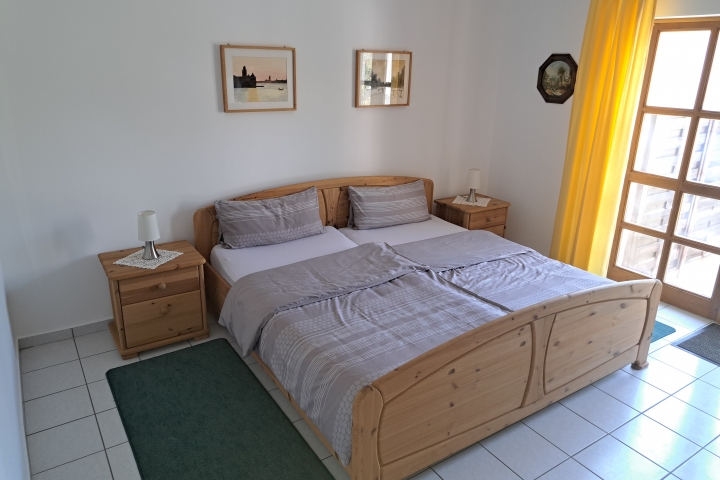 Schlafzimmer 1