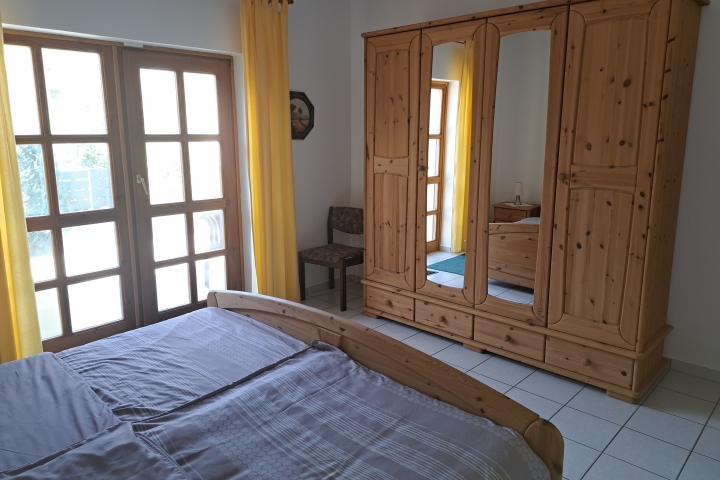 Schlafzimmer 1