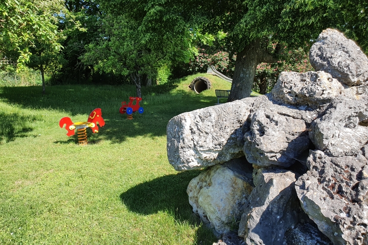 Spielplatz hinter dem Haus