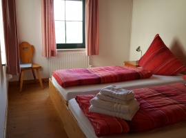 Schlafzimmer 1