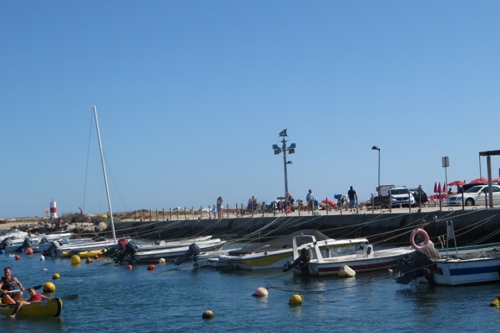 Fischerboote in Fuzeta an der Mole