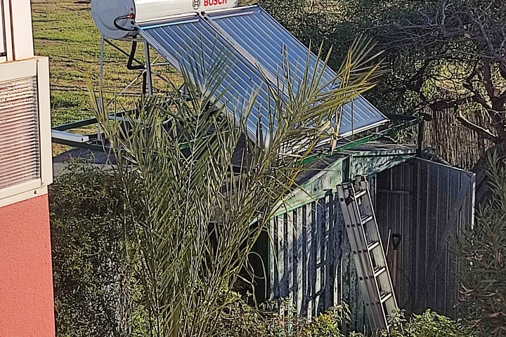Solarpaneele liefern seit 2023 heißes Wasser.