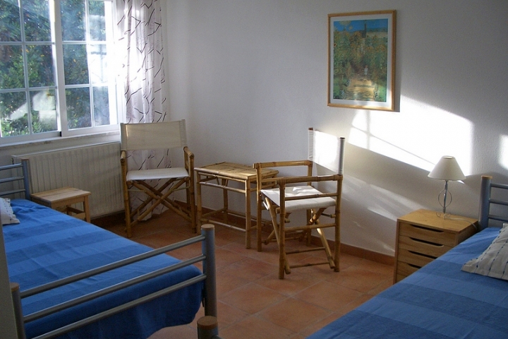 Schlafzimmer zur Westseite, mit 2 Einzelbetten, die bei Bedarf zusammengestellt werden können.