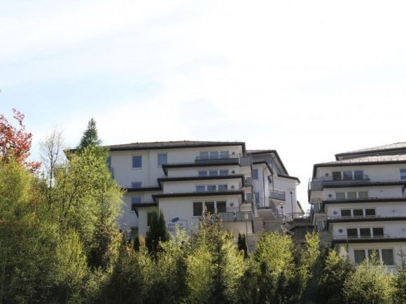 Blick auf einen Teil der Residenz Mühlenberg mit unserer Wohnung .