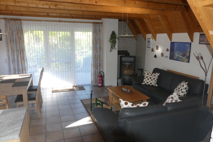 gemütliche Wohecke mit Kamin-Ofen