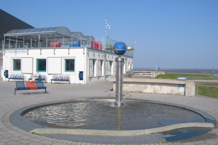 Gezeitenbrunnen am Strand in Dorum-Neufeld