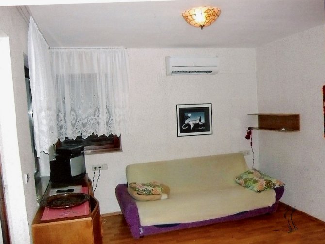 Wohnzimmer mit TV, Klimaanlage -2 ausklappbare Schlafcouchen stehen zur Verfügung