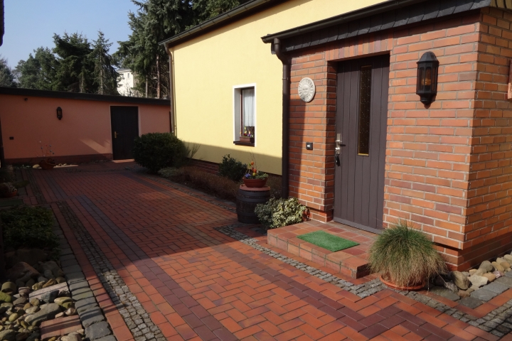 Blick auf Ferienhaus von einer anderen Perspektive