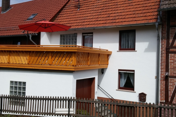 Ferienhaus Möbus | Eingang und Terrasse