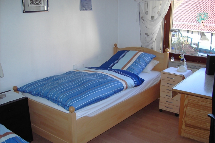 Schlafzimmer 2 für 2-3 Personen Betten 200 x 140 und 200 x 100