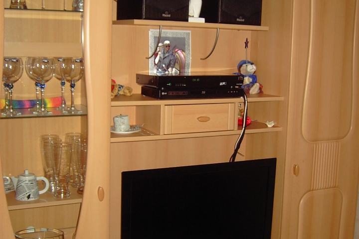 Wohnzimmer mit Flachbildschirm 32