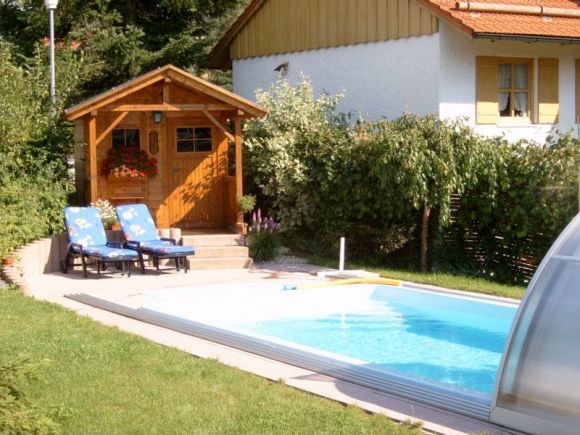 Ferienwohnung Haus Marianne | Unser solarbeizter überdachter Pool lädt zum Schwimmen und Entspannen ein !