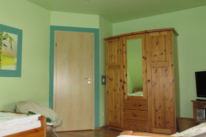 Schlafzimmer II ebenfalls mit Kleiderschrank