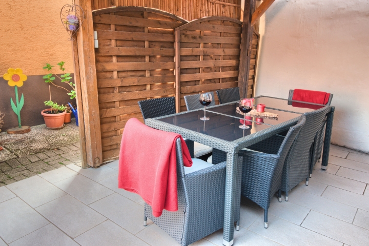 überdachte Laube mit Weber Gasgrill