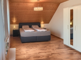 Schlafzimmer grau mit Boxspringbett DG 