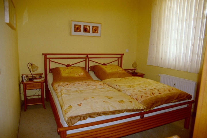 Doppelbett im Schlafzimmer