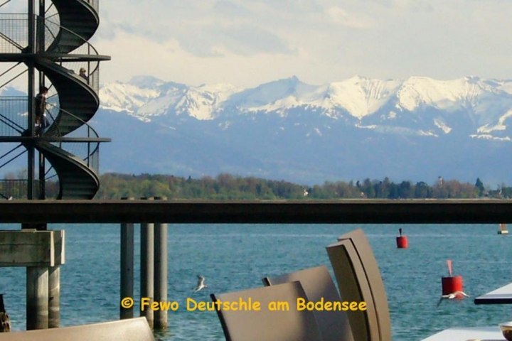 Für so einen fantastischen Blick in die Schweiz lohnt sich die Reise nach Friedrichshafen!