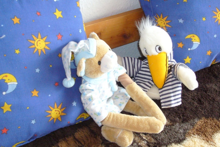 Spielst du mit mir? Kinder sind willkommen - Bettchen, Hochstuhl, Töpfchen, Babywanne, Kindergeschirr, Spiele, Bücher usw. gibt es hier ohne Aufpreis.