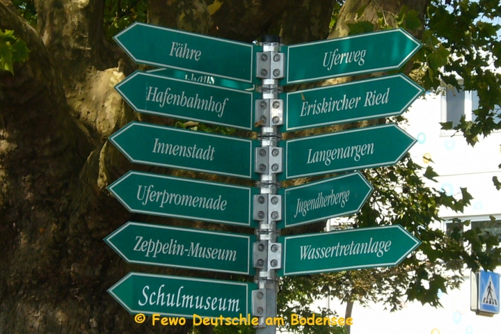 Überall gibt es eine gute Beschilderung, somit finden sich auch Ortsfremde leicht zurecht. Alles ist ohne Auto zu erreichen.