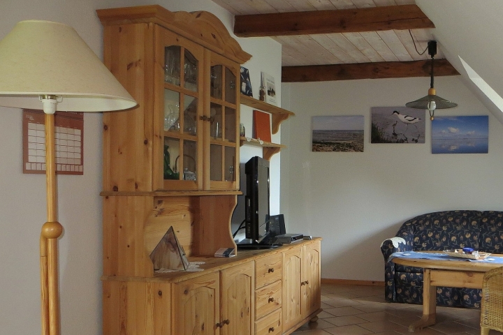 Blick vom Esstisch zum Wohnzimmer