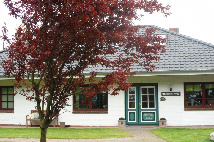 Ferienwohnungen und Ferienhaus Steensielhof | Unser STEENSIELHOF in Wyk-Boldixum